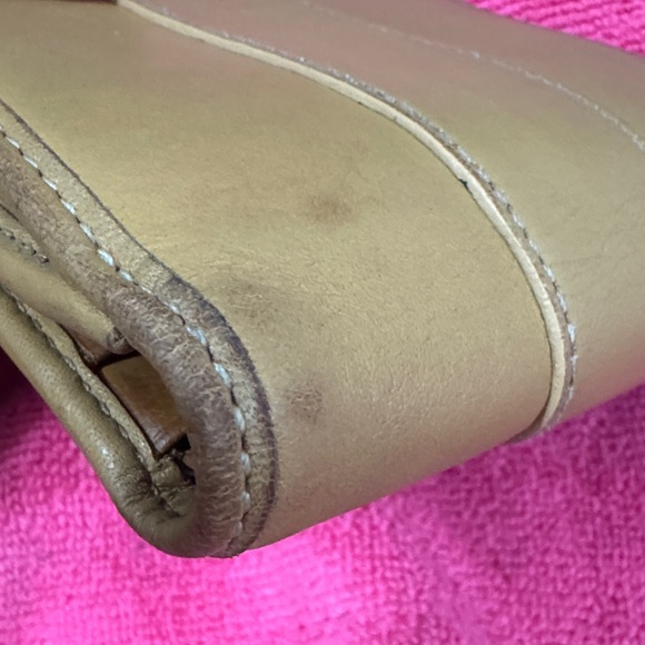 Vintage Coach Leather Bifold Wallet in Tan - Picture 14 of 16